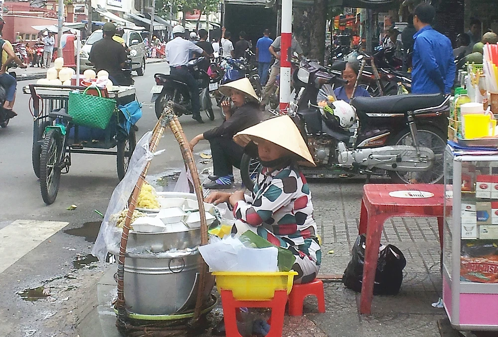 Người bán hàng rong vẫn đang chờ phố hàng rong 