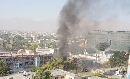 Cột khói bốc cao sau vụ đánh bom xe ở thủ đô Kabul, Afghanistan, ngày 24-7-2017. Ảnh: REUTERS