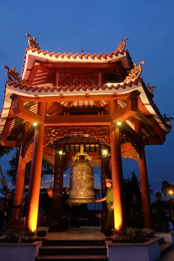 Lãnh đạo Đảng, Nhà nước dâng hương tưởng niệm các anh hùng liệt sĩ ảnh 19 Lãnh đạo Đảng, Nhà nước dâng hương tưởng niệm các anh hùng liệt sĩ ảnh 19