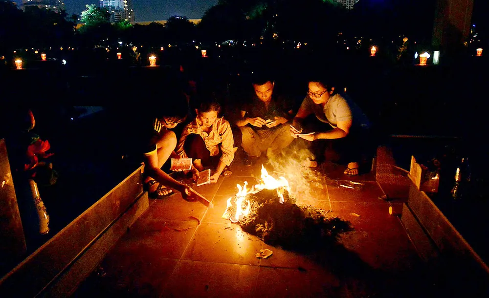 Lãnh đạo Đảng, Nhà nước dâng hương tưởng niệm các anh hùng liệt sĩ ảnh 10 Lãnh đạo Đảng, Nhà nước dâng hương tưởng niệm các anh hùng liệt sĩ ảnh 10