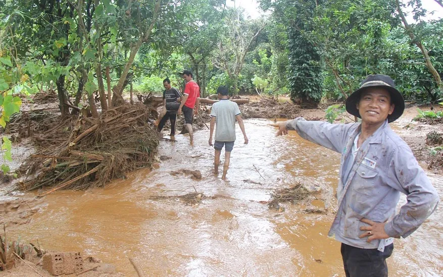Vỡ liên hoàn 7 hồ chứa nước, nhiều tài sản của người dân bị cuốn trôi ảnh 1 Vỡ liên hoàn 7 hồ chứa nước, nhiều tài sản của người dân bị cuốn trôi ảnh 1