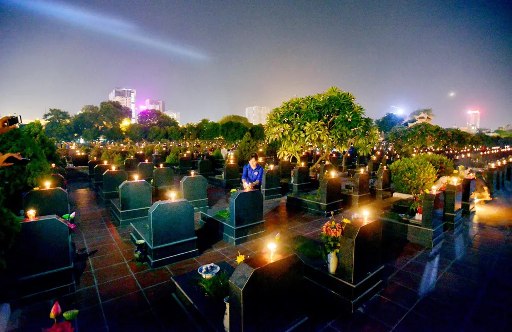 Lãnh đạo Đảng, Nhà nước dâng hương tưởng niệm các anh hùng liệt sĩ ảnh 5 Lãnh đạo Đảng, Nhà nước dâng hương tưởng niệm các anh hùng liệt sĩ ảnh 5