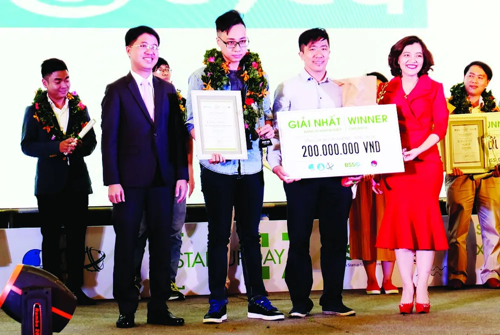 Nguyễn Đắc Phúc giành giải nhất Startup Wheel 2017
