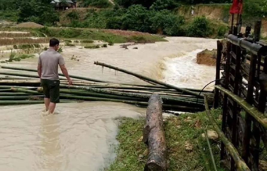 Thanh Hóa: Vỡ đê, hàng trăm hộ dân bị cô lập ảnh 2