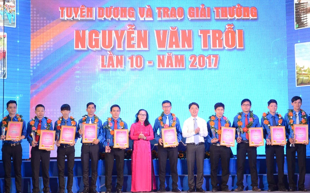 Lãnh đạo TPHCM và Thành đoàn biểu dương các gương thanh niên công nhân đạt giải thưởng Nguyễn Văn Trỗi lần 10