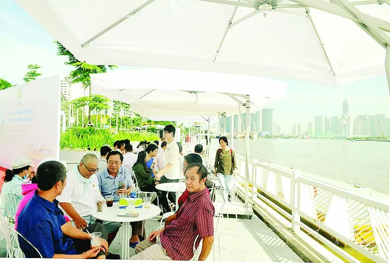 Thích thú trải nghiệm buýt đường sông  ảnh 6 Thích thú trải nghiệm buýt đường sông  ảnh 6