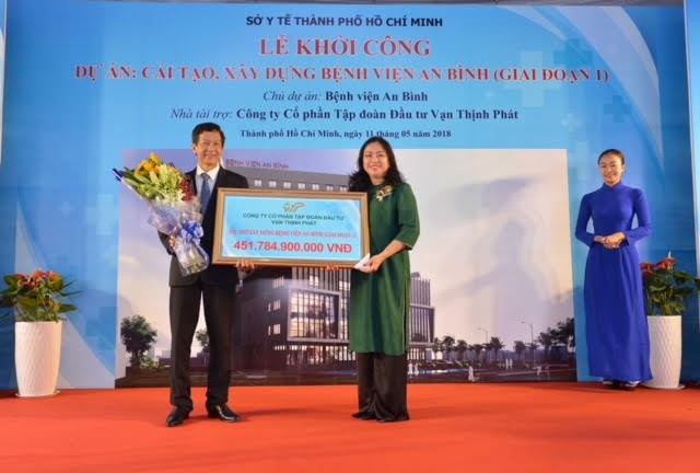 Representatives of the Ministry of Health, city’s Department of Health, An Binh Hospital and sponsor participate in the groundbreaking ceremony for upgrading An Binh Hospital. 