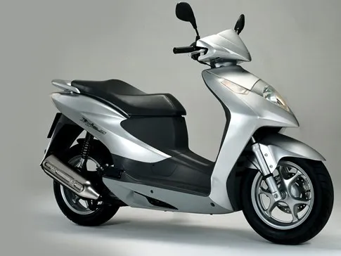 Thị trường xe máy bão hòa, xe ga triệt tiêu xe số - ảnh 1