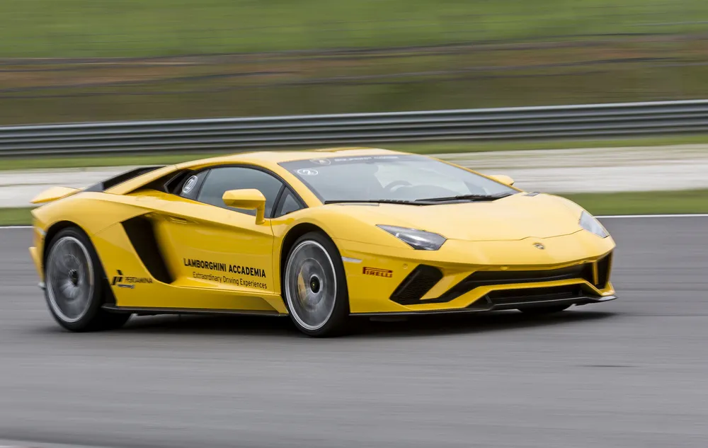 Lamborghini Aventador S - bò tót bất kham trên đường đua ảnh 2 Lamborghini Aventador S - bò tót bất kham trên đường đua ảnh 2