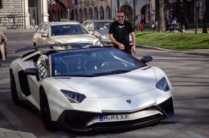 Franck Ribery lái Lamborghini Aventador SV Roadster dạo phố