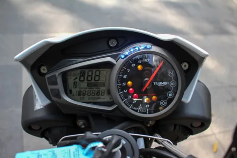 ‘Chiến binh đường phố’ Triumph Speed Triple R 2017 về Việt Nam - ảnh 4