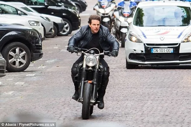 Tom Cruise cưỡi mô tô trên phim trường Mission Impossible 6 ảnh 5 Tom Cruise cưỡi mô tô trên phim trường Mission Impossible 6 ảnh 5
