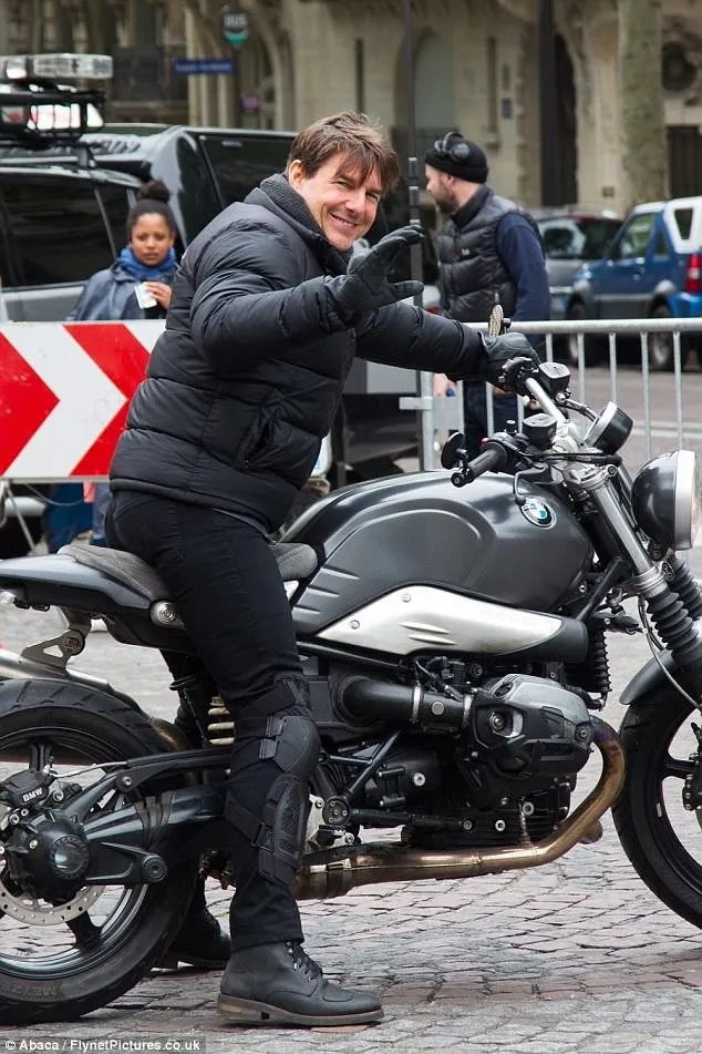 Tom Cruise cưỡi mô tô trên phim trường Mission Impossible 6 ảnh 8 Tom Cruise cưỡi mô tô trên phim trường Mission Impossible 6 ảnh 8