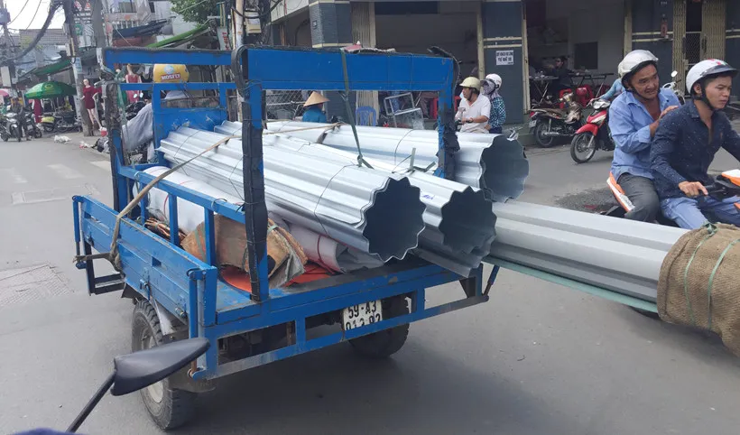 Xe 'máy chém' tái xuất rầm rộ, ai cũng phập phồng ảnh 5 Xe 'máy chém' tái xuất rầm rộ trên đường TP.HCM khiến ai cũng phập phồng - ảnh 8