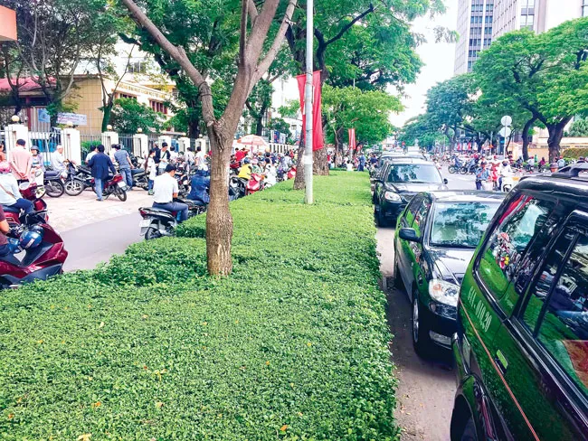 Gian nan giành lại vỉa hè ảnh 2 Gian nan giành lại vỉa hè ảnh 2