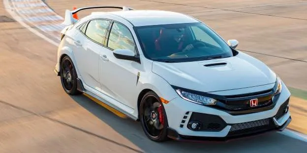 Honda Civic Type R (33.900 USD): Civic Si được trình làng với 2 dòng sedan và coupe, trong khi đó Type R chỉ tung ra thị trường dưới dạng hatchback. Xe sở hữu động cơ tăng áp 4 xilanh 2.0L 306 mã lực truyền lực cho cầu trước. Xe cuốn hút người dùng bởi đường nét thiết kế thể thao, mạnh mẽ và giá cả phải chăng. 10 mau xe gia mem hieu suat cao nhat hinh anh 3
