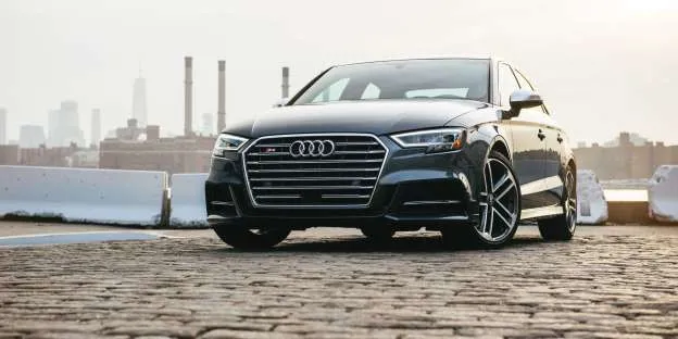 Audi S3 (42.900 USD): Với khoản tiền khoảng 40.000 USD, bạn có thể sở hữu mẫu xe Golf dẫn động 2 cầu 292 mã lực hoặc mẫu xe anh em Audi S3. S3 mang lại cho bạn cảm giác tinh tế và vận hành linh hoạt hiệu quả. 10 mau xe gia mem hieu suat cao nhat hinh anh 7