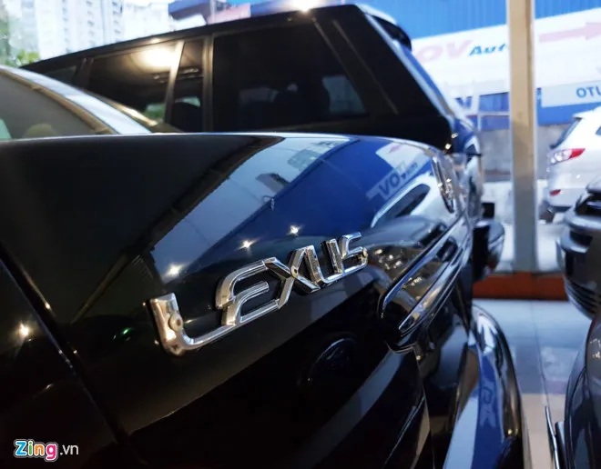 Giá đã giảm cả trăm triệu đồng nhưng những dòng ôtô cũ tầm trung và cao cấp lại không được quan tâm nhiều bằng dòng xe hết đát. Ảnh:Quang Thắng. Oto cu nam dai, dan so mua nua nam lo vai tram trieu hinh anh 2