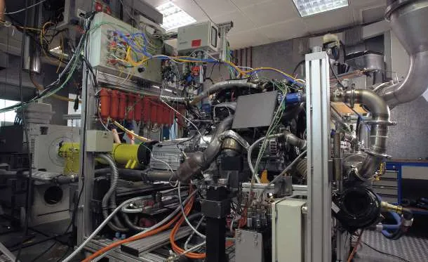 Những nghiên cứu tại MIT cho thấy rằng động cơ HCCI có thể hoạt động với bất kỳ loại xăng nào, mà không cần tạo ra một loại nhiên liệu đặc biệt. 12 cong nghe giup nang cao hieu suat xe hoi trong tuong lai hinh anh 11