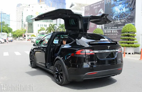 Tesla Model X P100D chạy điện đầu tiên về TPHCM ảnh 2  Xe SUV chạy điện Tesla Model X P100D đầu tiên về TP.HCM - ảnh 2