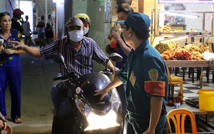 Phố Tây Bùi Viện bất ngờ cấm xe, người đi bộ ngạc nhiên thích thú - ảnh 10