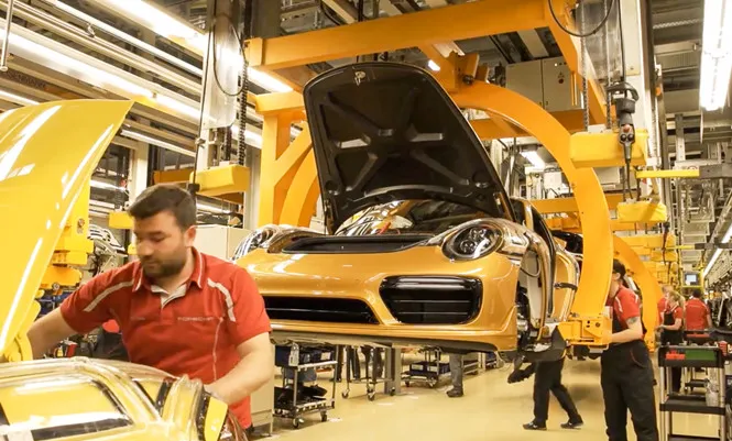 Porsche hé lộ quá trình chế tạo bản giới hạn 911 Turbo S Exclusive.