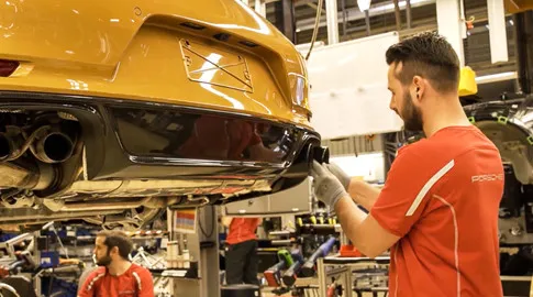 Quá trình sản xuất Porsche 911 phiên bản giới hạn ảnh 1 Khám phá quá trình sản xuất Porsche 911 phiên bản giới hạn - ảnh 1