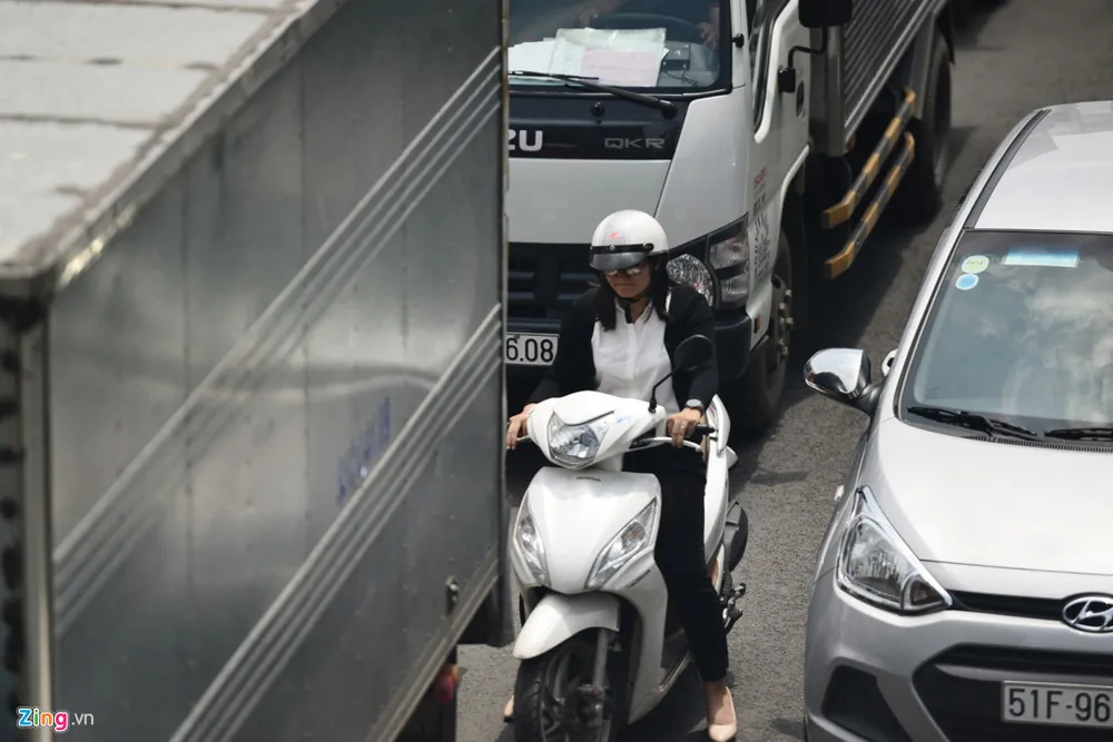 Hàng nghìn xe kẹt cứng suốt 5 giờ ở sân bay Tân Sơn Nhất hình ảnh 5 Hang nghin xe ket cung suot 5 gio o san bay Tan Son Nhat hinh anh 5