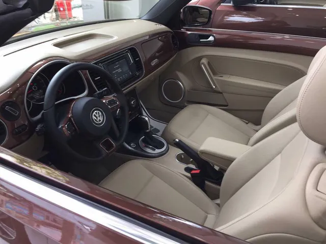 Con bọ Volkswagen Beetle Convertible 2017 cập bến Việt Nam - Ảnh 4. Con bọ Volkswagen Beetle Convertible 2017 cập bến Việt Nam - Ảnh 4.