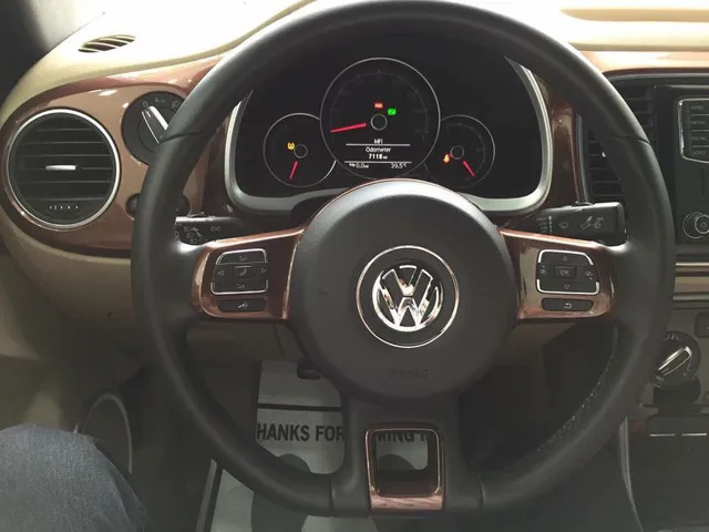 Con bọ Volkswagen Beetle Convertible 2017 cập bến Việt Nam - Ảnh 6. Con bọ Volkswagen Beetle Convertible 2017 cập bến Việt Nam - Ảnh 6.