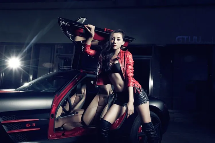 “Đốt mắt” ngắm chân dài thả dáng bên Mercedes SLS AMG dot mat ngam chan dai tha dang ben mercedes sls amg