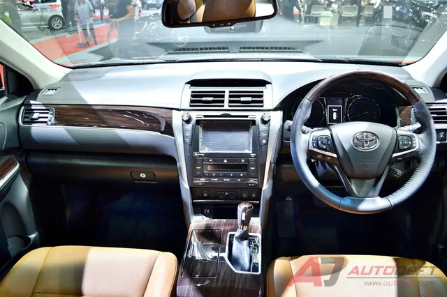 Toyota Camry 2017 được vén màn tại Đông Nam Á với trang bị tốt hơn - Ảnh 5. Toyota Camry 2017 được vén màn tại Đông Nam Á với trang bị tốt hơn - Ảnh 5.
