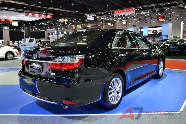 Toyota Camry 2017 được vén màn tại Đông Nam Á với trang bị tốt hơn - Ảnh 10. Toyota Camry 2017 được vén màn tại Đông Nam Á với trang bị tốt hơn - Ảnh 10.
