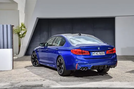 BMW trình làng sedan hiệu suất cao M5 2018 ảnh 14 BMW trình làng sedan hiệu suất cao M5 2018 ảnh 14