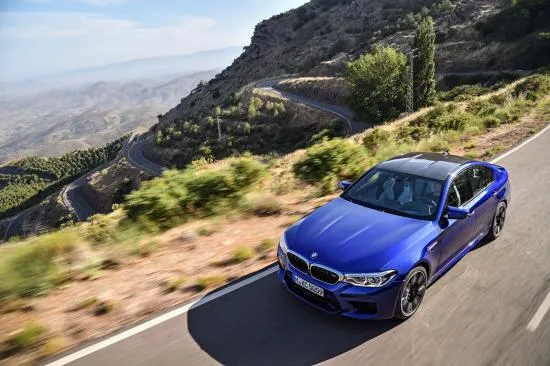 BMW trình làng sedan hiệu suất cao M5 2018 ảnh 13 BMW trình làng sedan hiệu suất cao M5 2018 ảnh 13