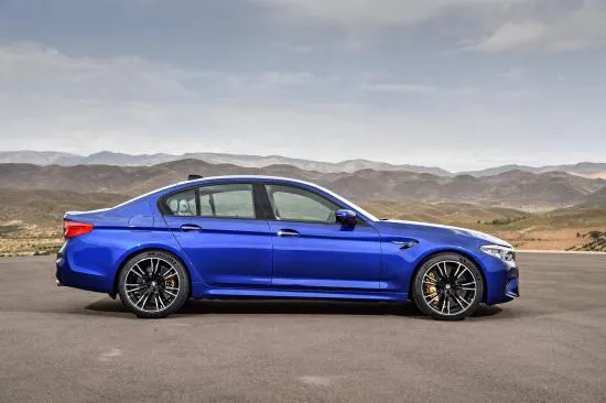 BMW trình làng sedan hiệu suất cao M5 2018 ảnh 6 BMW trình làng sedan hiệu suất cao M5 2018 ảnh 6