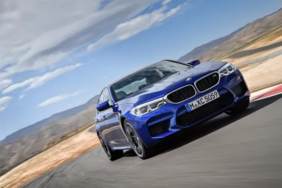 BMW trình làng sedan hiệu suất cao M5 2018 ảnh 21 BMW trình làng sedan hiệu suất cao M5 2018 ảnh 21
