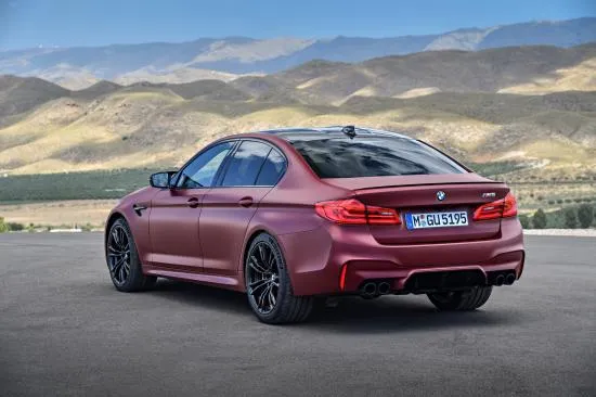BMW trình làng sedan hiệu suất cao M5 2018 ảnh 11 BMW trình làng sedan hiệu suất cao M5 2018 ảnh 11