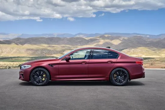 BMW trình làng sedan hiệu suất cao M5 2018 ảnh 10 BMW trình làng sedan hiệu suất cao M5 2018 ảnh 10