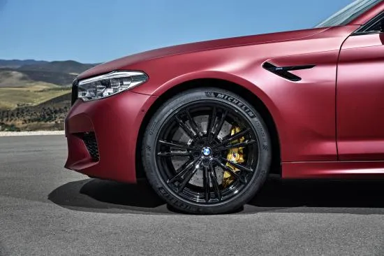 BMW trình làng sedan hiệu suất cao M5 2018 ảnh 39 BMW trình làng sedan hiệu suất cao M5 2018 ảnh 39