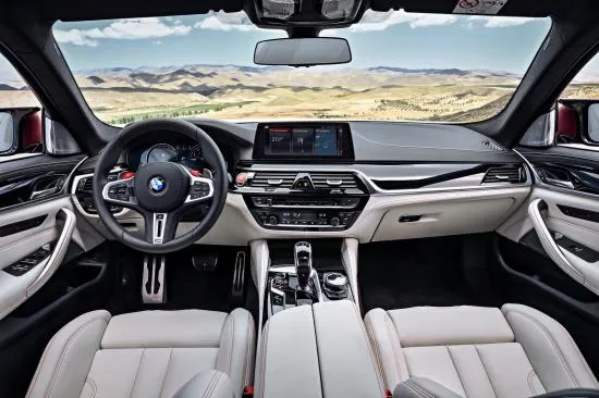 BMW trình làng sedan hiệu suất cao M5 2018 ảnh 7 BMW trình làng sedan hiệu suất cao M5 2018 ảnh 7
