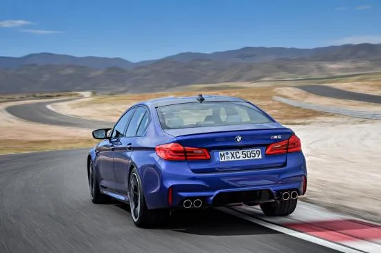 BMW trình làng sedan hiệu suất cao M5 2018 ảnh 18 BMW trình làng sedan hiệu suất cao M5 2018 ảnh 18