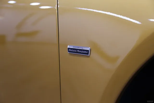 Porsche 911 Turbo S Exclusive Series có giá chỉ hợp với nhà giàu tại đất nước tỷ dân - Ảnh 9. Porsche 911 Turbo S Exclusive Series có giá chỉ hợp với nhà giàu tại đất nước tỷ dân - Ảnh 9.