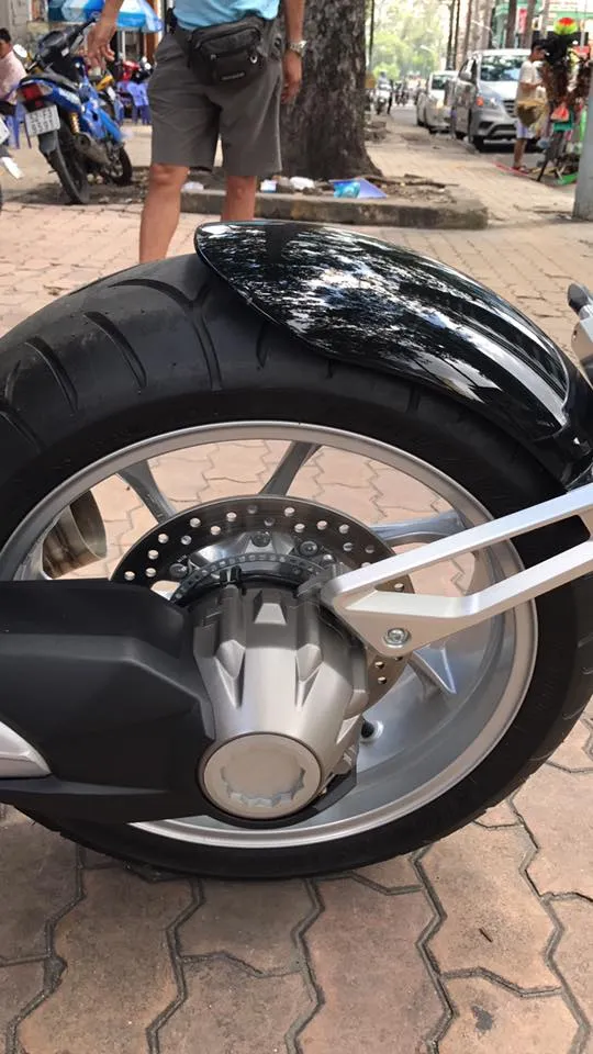 Siêu mô tô tiền tỷ Ariel Ace tái xuất trên phố Sài thành - Ảnh 7. Siêu mô tô tiền tỷ Ariel Ace tái xuất trên phố Sài thành - Ảnh 7.