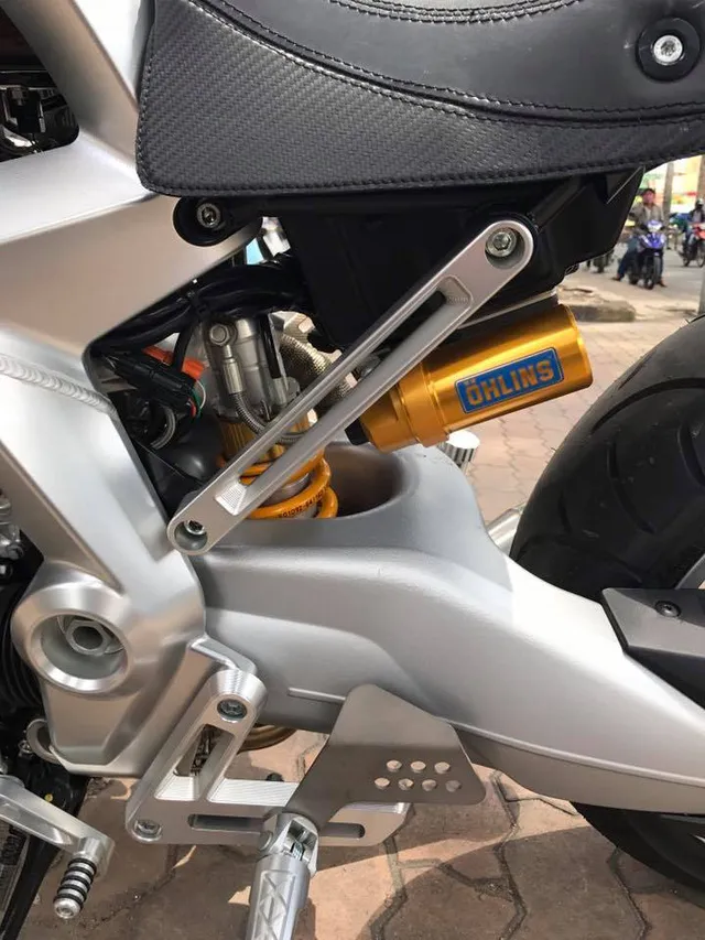Siêu mô tô tiền tỷ Ariel Ace tái xuất trên phố Sài thành - Ảnh 9. Siêu mô tô tiền tỷ Ariel Ace tái xuất trên phố Sài thành - Ảnh 9.
