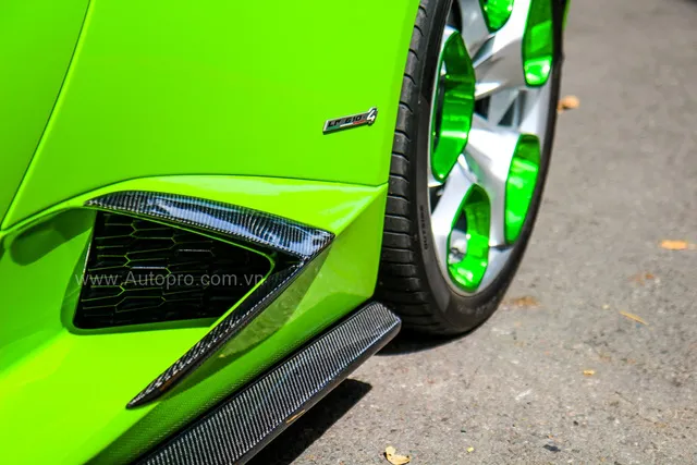 Lamborghini Huracan của bạn trai cũ nữ hoàng nội y Ngọc Trinh được độ khủng - Ảnh 9. Lamborghini Huracan của bạn trai cũ nữ hoàng nội y Ngọc Trinh được độ khủng - Ảnh 9.