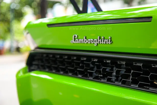 Lamborghini Huracan của bạn trai cũ nữ hoàng nội y Ngọc Trinh được độ khủng - Ảnh 19. Lamborghini Huracan của bạn trai cũ nữ hoàng nội y Ngọc Trinh được độ khủng - Ảnh 19.
