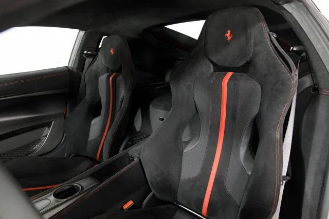 Vẻ đẹp của chiếc Ferrari F12tdf có giá bán siêu đắt đỏ trên thế giới, giá từ 31,8 tỷ Đồng - Ảnh 12. Vẻ đẹp của chiếc Ferrari F12tdf có giá bán siêu đắt đỏ trên thế giới, giá từ 31,8 tỷ Đồng - Ảnh 12.
