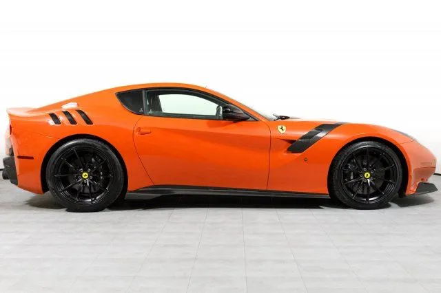 Vẻ đẹp của chiếc Ferrari F12tdf có giá bán siêu đắt đỏ trên thế giới, giá từ 31,8 tỷ Đồng - Ảnh 4. Vẻ đẹp của chiếc Ferrari F12tdf có giá bán siêu đắt đỏ trên thế giới, giá từ 31,8 tỷ Đồng - Ảnh 4.