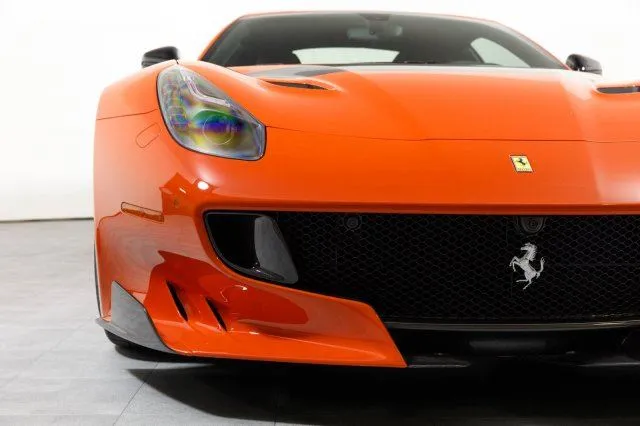 Vẻ đẹp của chiếc Ferrari F12tdf có giá bán siêu đắt đỏ trên thế giới, giá từ 31,8 tỷ Đồng - Ảnh 7. Vẻ đẹp của chiếc Ferrari F12tdf có giá bán siêu đắt đỏ trên thế giới, giá từ 31,8 tỷ Đồng - Ảnh 7.